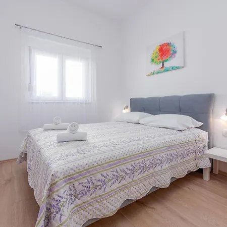 Stunning In Appartement Maslenica