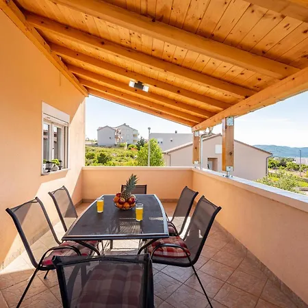Stunning In Appartement Maslenica
