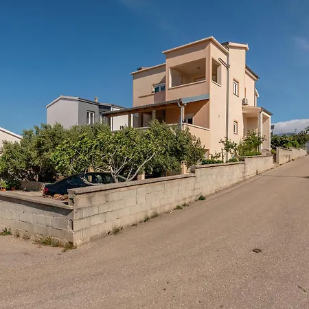 Stunning In Appartement Maslenica